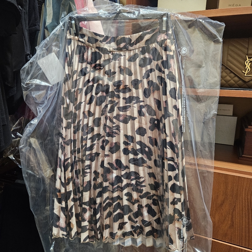 Leopard Print Pleated Skirt